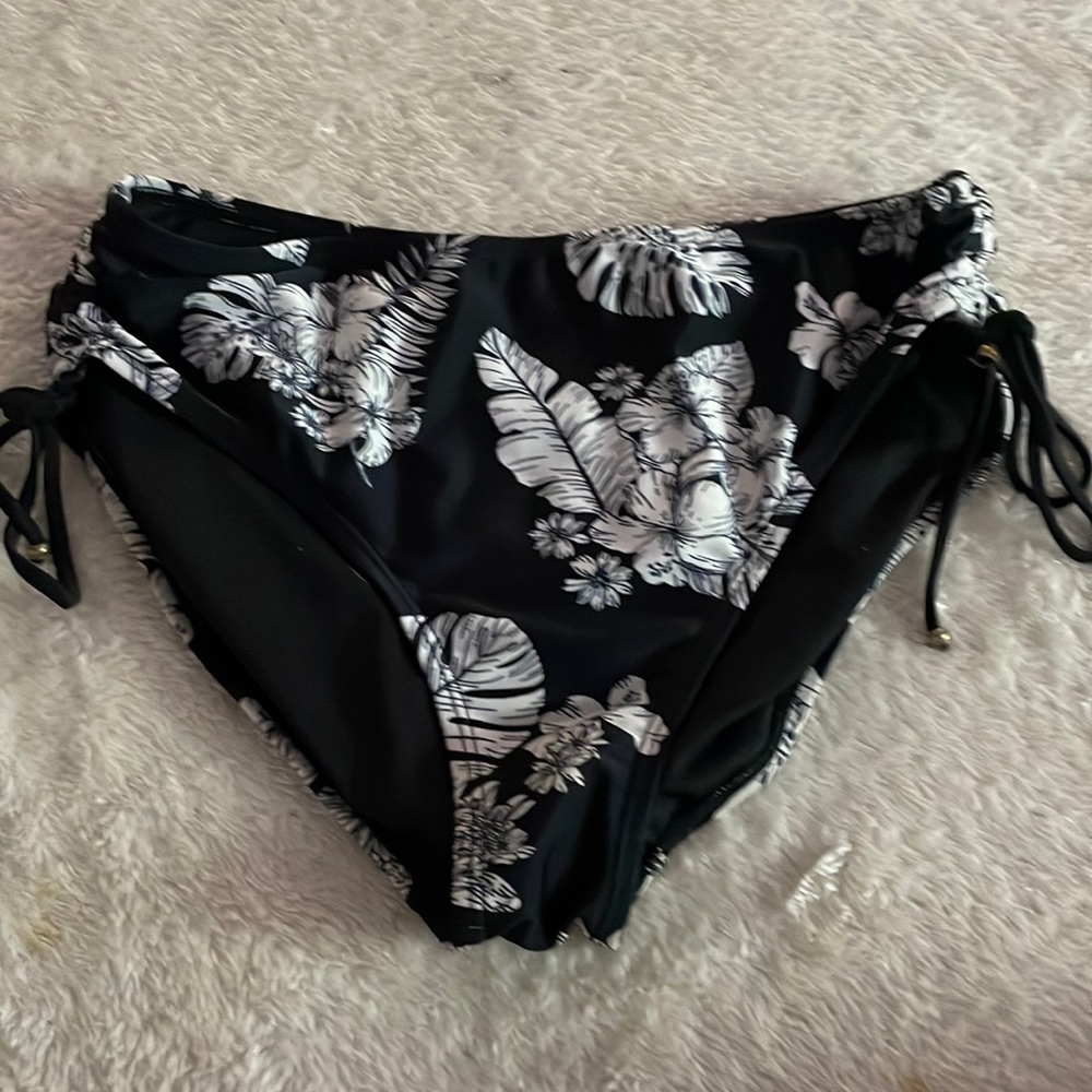 black&white tropical swim bottoms